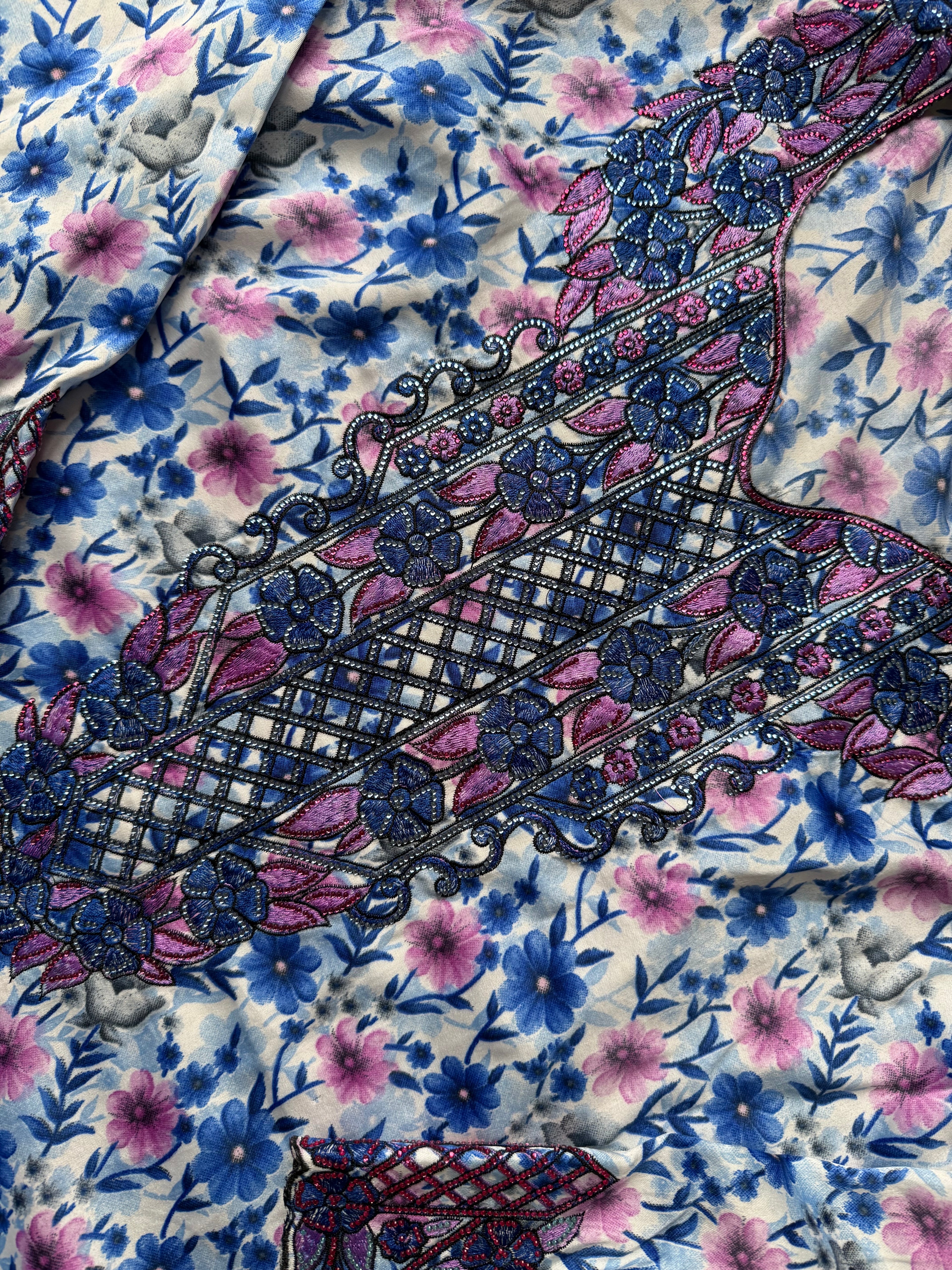 MUKHAWAR NILA BLAUW