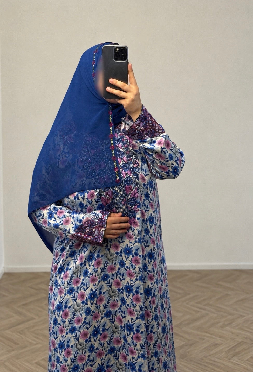 MUKHAWAR NILA BLAUW