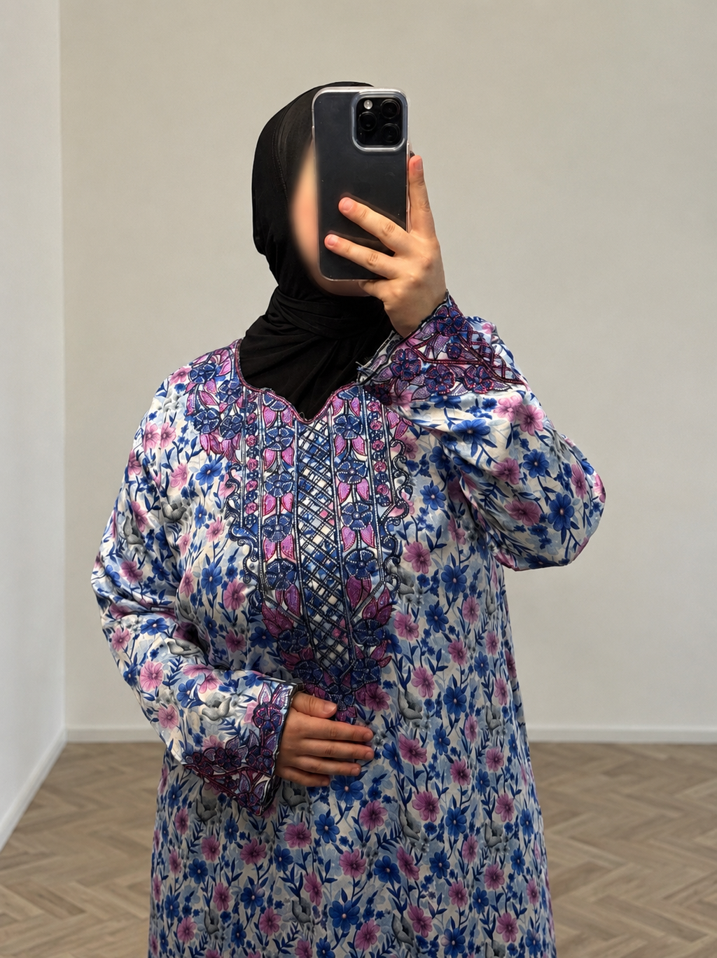 MUKHAWAR NILA BLAUW